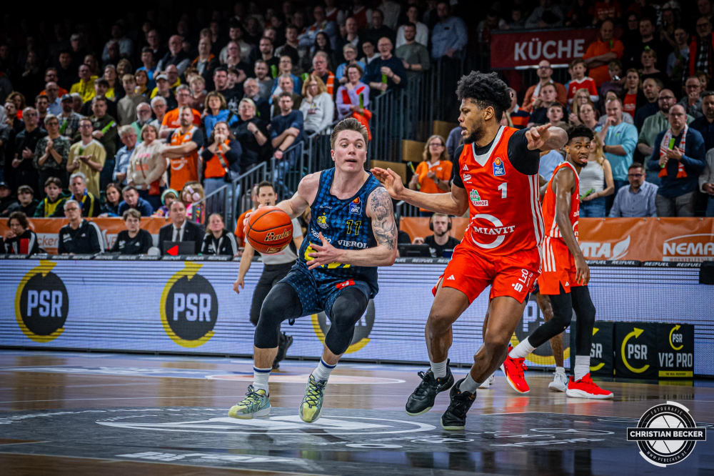 1. Basketball Bundesliga, easyCredit BBL, Saison 2024/2025, Herren, Hauptrunde, 14. Spieltag, 29.12.2024, RASTA Vechta -  EWE Baskets Oldenburg
Aleksandar Zecevic (#10 - EWE Baskets Oldenburg) w&auml;hrend der Partie
Schlüsselwörter: 1. Bundesliga;14. Spieltag;29.12.2024;BBL;Basketball;Baskets;EWE;Hauptrunde;Liga;Oldenburg;RASTA;RASTA Dome;Saison 2024/2025;Vechta;easycredit