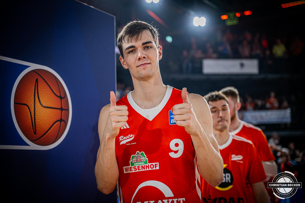 1. Basketball Bundesliga, easyCredit BBL, Saison 2024/2025, Herren, Hauptrunde, 14. Spieltag, 29.12.2024, RASTA Vechta -  EWE Baskets Oldenburg
Joschka Ferner (#9 - RASTA Vechta) nach der Partie
Schlüsselwörter: 1. Bundesliga;14. Spieltag;29.12.2024;BBL;Basketball;Baskets;EWE;Hauptrunde;Liga;Oldenburg;RASTA;RASTA Dome;Saison 2024/2025;Vechta;easycredit