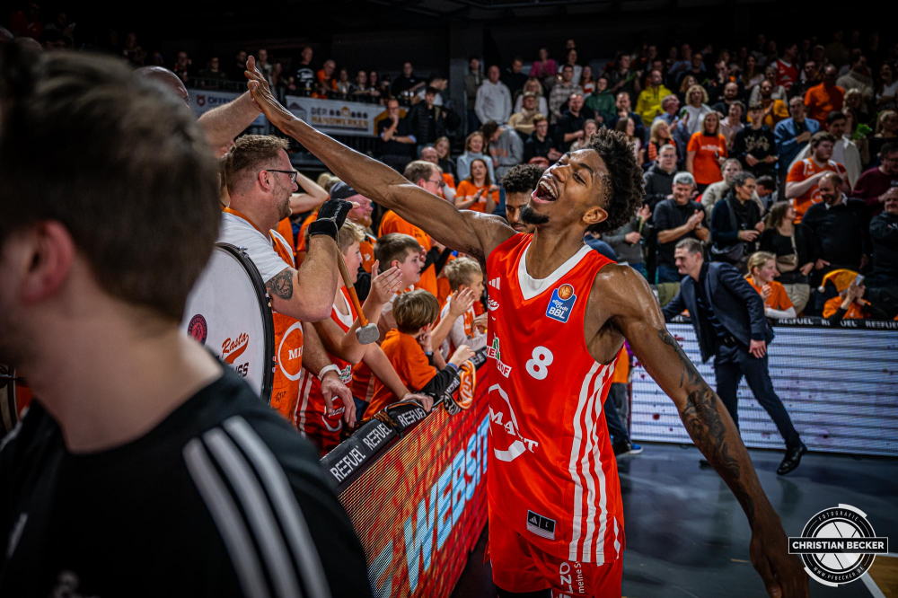 1. Basketball Bundesliga, easyCredit BBL, Saison 2024/2025, Herren, Hauptrunde, 14. Spieltag, 29.12.2024, RASTA Vechta -  EWE Baskets Oldenburg
Brandon Randolph (#8 - RASTA Vechta) zeigt Emotionen nach der Partie
Schlüsselwörter: 1. Bundesliga;14. Spieltag;29.12.2024;BBL;Basketball;Baskets;EWE;Hauptrunde;Liga;Oldenburg;RASTA;RASTA Dome;Saison 2024/2025;Vechta;easycredit