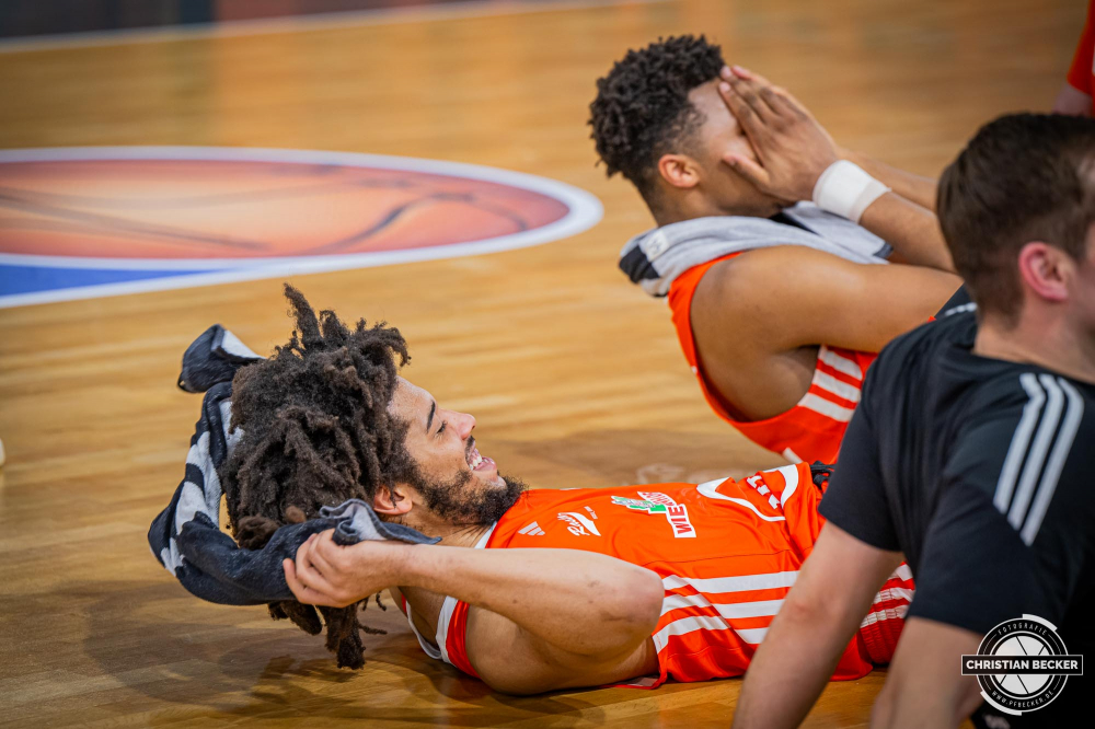 1. Basketball Bundesliga, easyCredit BBL, Saison 2024/2025, Herren, Hauptrunde, 14. Spieltag, 29.12.2024, RASTA Vechta -  EWE Baskets Oldenburg
Tyger Campbell (#10 - RASTA Vechta) nach der Partie
Schlüsselwörter: 1. Bundesliga;14. Spieltag;29.12.2024;BBL;Basketball;Baskets;EWE;Hauptrunde;Liga;Oldenburg;RASTA;RASTA Dome;Saison 2024/2025;Vechta;easycredit