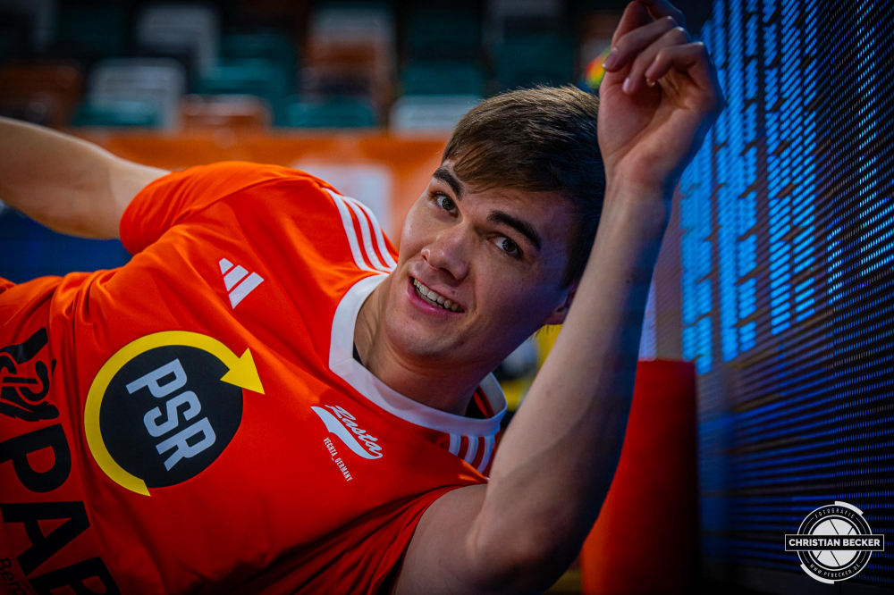 1. Basketball Bundesliga, easyCredit BBL, Saison 2024/2025, Herren, Hauptrunde, 16. Spieltag, 11.01.2025, RASTA Vechta - Syntainics MBC
Joschka Ferner (#9 - RASTA Vechta) vor der Partie
Schlüsselwörter: 1. Bundesliga;11.01.2025;16. Spieltag;BBL;Basketball;Hauptrunde;Liga;MBC;RASTA;RASTA Dome;Saison 2024/2025;Syntainics;Vechta;Weißenfels;easycredit