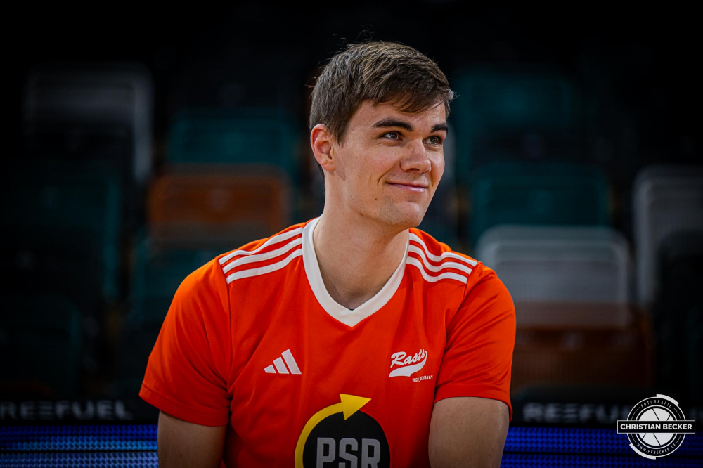 1. Basketball Bundesliga, easyCredit BBL, Saison 2024/2025, Herren, Hauptrunde, 16. Spieltag, 11.01.2025, RASTA Vechta - Syntainics MBC
Joschka Ferner (#9 - RASTA Vechta) vor der Partie
Schlüsselwörter: 1. Bundesliga;11.01.2025;16. Spieltag;BBL;Basketball;Hauptrunde;Liga;MBC;RASTA;RASTA Dome;Saison 2024/2025;Syntainics;Vechta;Weißenfels;easycredit