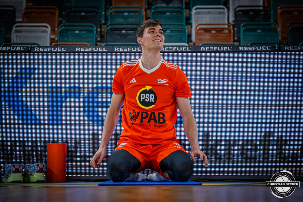 1. Basketball Bundesliga, easyCredit BBL, Saison 2024/2025, Herren, Hauptrunde, 16. Spieltag, 11.01.2025, RASTA Vechta - Syntainics MBC
Joschka Ferner (#9 - RASTA Vechta) vor der Partie
Schlüsselwörter: 1. Bundesliga;11.01.2025;16. Spieltag;BBL;Basketball;Hauptrunde;Liga;MBC;RASTA;RASTA Dome;Saison 2024/2025;Syntainics;Vechta;Weißenfels;easycredit