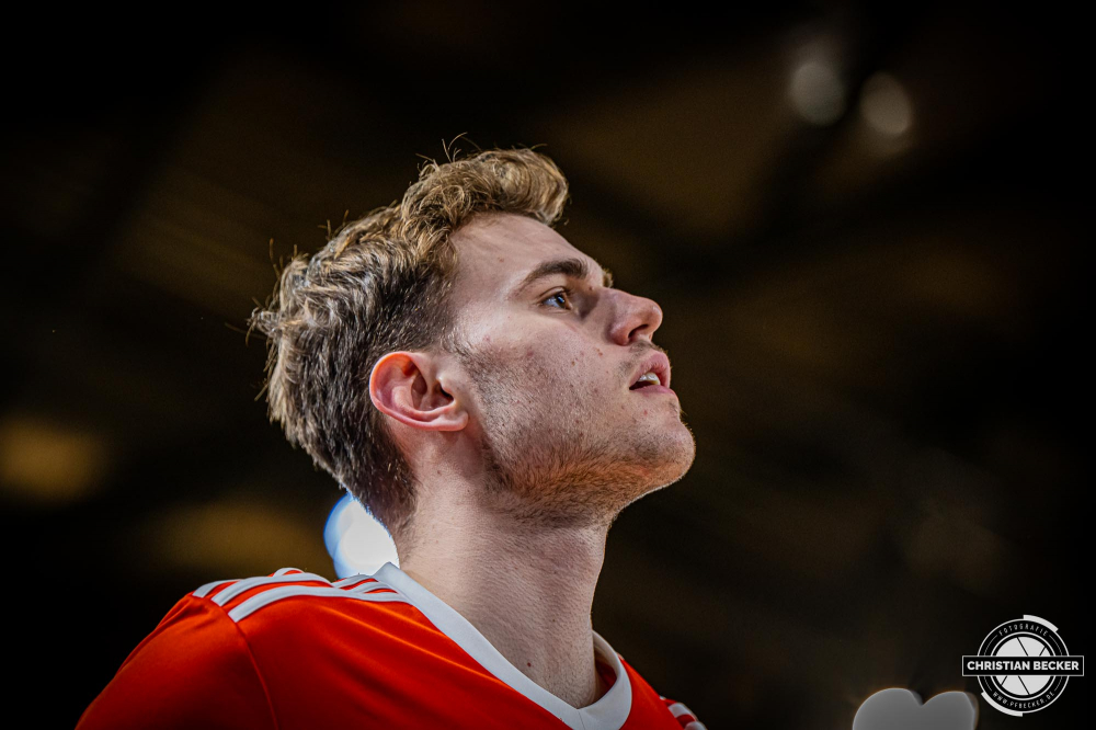 1. Basketball Bundesliga, easyCredit BBL, Saison 2024/2025, Herren, Hauptrunde, 16. Spieltag, 11.01.2025, RASTA Vechta - Syntainics MBC
Linus Trettin (#13 - RASTA Vechta) vor der Partie
Schlüsselwörter: 1. Bundesliga;11.01.2025;16. Spieltag;BBL;Basketball;Hauptrunde;Liga;MBC;RASTA;RASTA Dome;Saison 2024/2025;Syntainics;Vechta;Weißenfels;easycredit