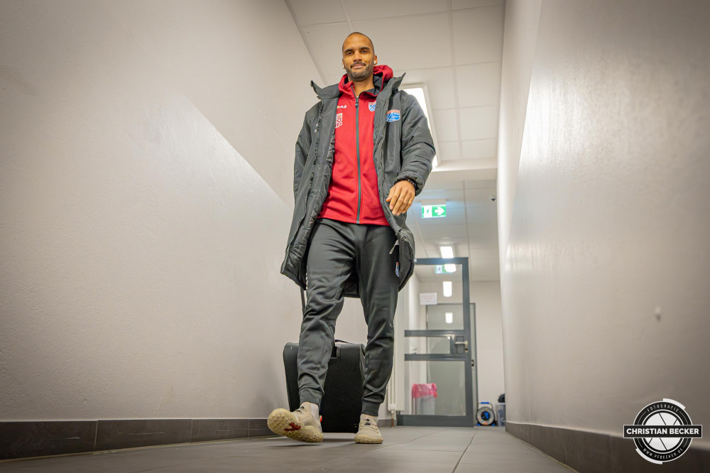 1. Basketball Bundesliga, easyCredit BBL, Saison 2024/2025, Herren, Hauptrunde, 16. Spieltag, 11.01.2025, RASTA Vechta - Syntainics MBC
Akeem Vargas (#11 - Syntainics MBC) vor der Partie
Schlüsselwörter: 1. Bundesliga;11.01.2025;16. Spieltag;BBL;Basketball;Hauptrunde;Liga;MBC;RASTA;RASTA Dome;Saison 2024/2025;Syntainics;Vechta;Weißenfels;easycredit