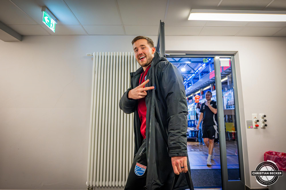 1. Basketball Bundesliga, easyCredit BBL, Saison 2024/2025, Herren, Hauptrunde, 16. Spieltag, 11.01.2025, RASTA Vechta - Syntainics MBC
Spencer Reaves (#31 - Syntainics MBC) vor der Partie
Schlüsselwörter: 1. Bundesliga;11.01.2025;16. Spieltag;BBL;Basketball;Hauptrunde;Liga;MBC;RASTA;RASTA Dome;Saison 2024/2025;Syntainics;Vechta;Weißenfels;easycredit