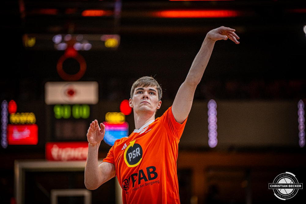 1. Basketball Bundesliga, easyCredit BBL, Saison 2024/2025, Herren, Hauptrunde, 16. Spieltag, 11.01.2025, RASTA Vechta - Syntainics MBC
Joschka Ferner (#9 - RASTA Vechta) vor der Partie
Schlüsselwörter: 1. Bundesliga;11.01.2025;16. Spieltag;BBL;Basketball;Hauptrunde;Liga;MBC;RASTA;RASTA Dome;Saison 2024/2025;Syntainics;Vechta;Weißenfels;easycredit