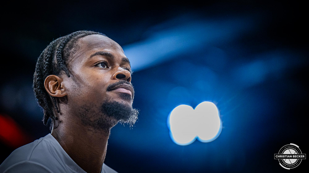 1. Basketball Bundesliga, easyCredit BBL, Saison 2024/2025, Herren, Hauptrunde, 16. Spieltag, 11.01.2025, RASTA Vechta - Syntainics MBC
Ty Brewer (#15 - Syntainics MBC) vor der Partie
Schlüsselwörter: 1. Bundesliga;11.01.2025;16. Spieltag;BBL;Basketball;Hauptrunde;Liga;MBC;RASTA;RASTA Dome;Saison 2024/2025;Syntainics;Vechta;Weißenfels;easycredit