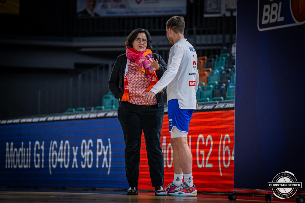 1. Basketball Bundesliga, easyCredit BBL, Saison 2024/2025, Herren, Hauptrunde, 16. Spieltag, 11.01.2025, RASTA Vechta - Syntainics MBC
Silvia Niemeyer im Gespräch mit Spencer Reaves (#31 - Syntainics MBC)
Schlüsselwörter: 1. Bundesliga;11.01.2025;16. Spieltag;BBL;Basketball;Hauptrunde;Liga;MBC;RASTA;RASTA Dome;Saison 2024/2025;Syntainics;Vechta;Weißenfels;easycredit