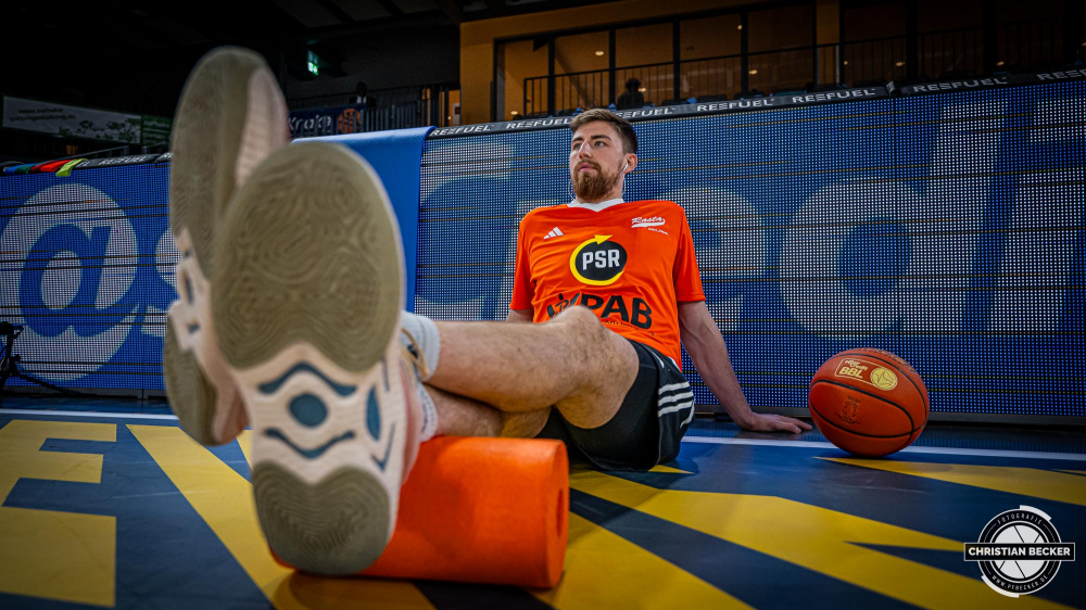 1. Basketball Bundesliga, easyCredit BBL, Saison 2024/2025, Herren, Hauptrunde, 16. Spieltag, 11.01.2025, RASTA Vechta - Syntainics MBC
Ryan Schwieger (#15 - RASTA Vechta) vor der Partie
Schlüsselwörter: 1. Bundesliga;11.01.2025;16. Spieltag;BBL;Basketball;Hauptrunde;Liga;MBC;RASTA;RASTA Dome;Saison 2024/2025;Syntainics;Vechta;Weißenfels;easycredit