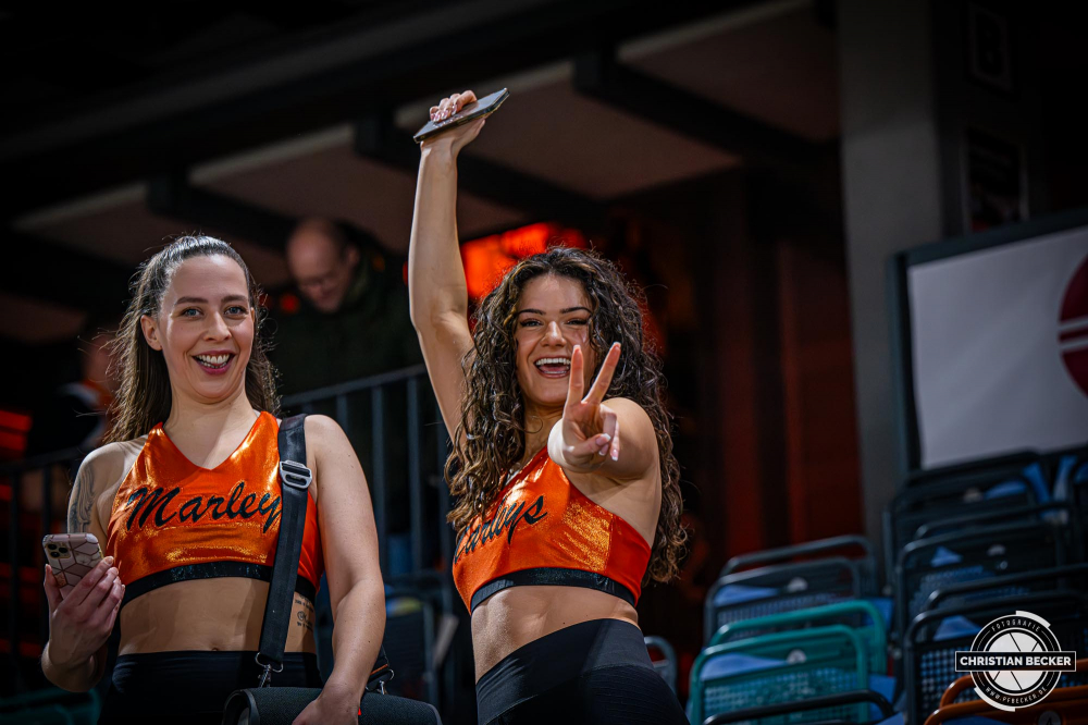 1. Basketball Bundesliga, easyCredit BBL, Saison 2024/2025, Herren, Hauptrunde, 16. Spieltag, 11.01.2025, RASTA Vechta - Syntainics MBC
Marleys (Cheerleader - RASTA Vechta) vor der Partie
Schlüsselwörter: 1. Bundesliga;11.01.2025;16. Spieltag;BBL;Basketball;Hauptrunde;Liga;MBC;RASTA;RASTA Dome;Saison 2024/2025;Syntainics;Vechta;Weißenfels;easycredit