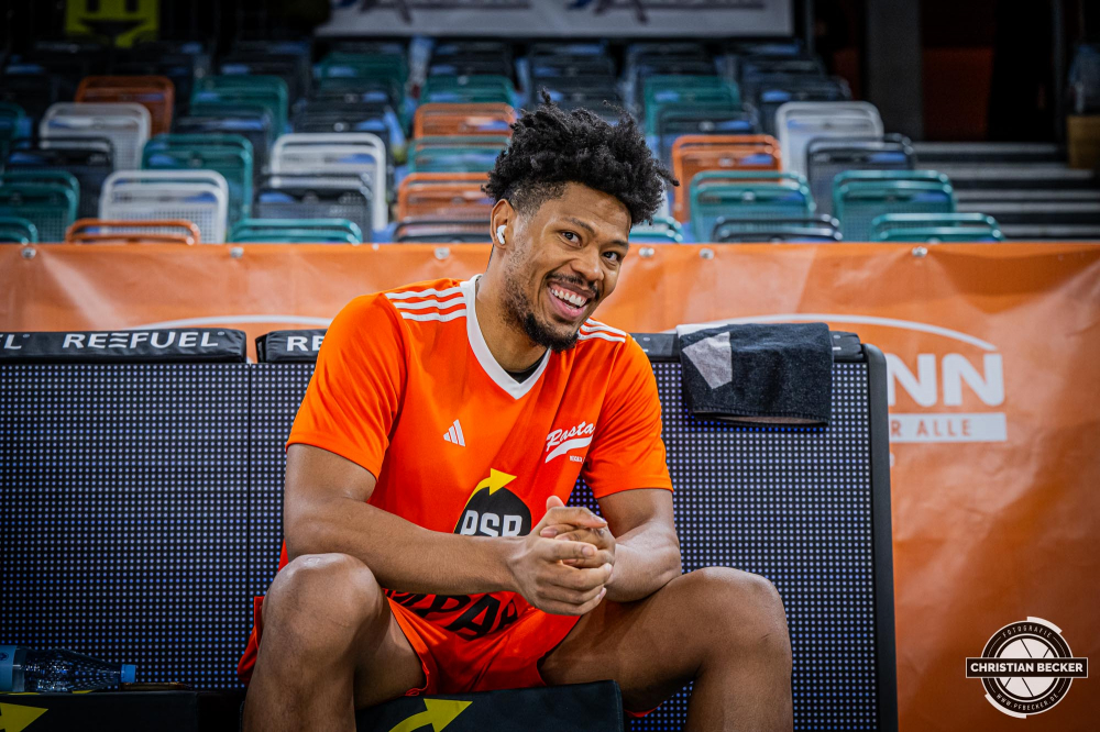 1. Basketball Bundesliga, easyCredit BBL, Saison 2024/2025, Herren, Hauptrunde, 16. Spieltag, 11.01.2025, RASTA Vechta - Syntainics MBC
Jayden Gardner (#1 - RASTA Vechta) vor der Partie
Schlüsselwörter: 1. Bundesliga;11.01.2025;16. Spieltag;BBL;Basketball;Hauptrunde;Liga;MBC;RASTA;RASTA Dome;Saison 2024/2025;Syntainics;Vechta;Weißenfels;easycredit