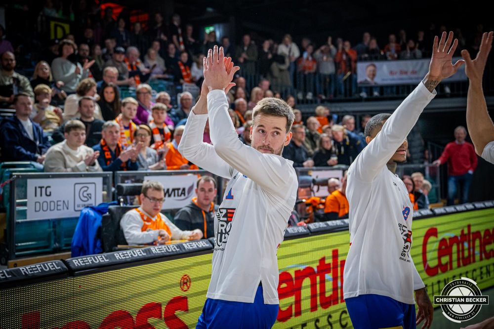 1. Basketball Bundesliga, easyCredit BBL, Saison 2024/2025, Herren, Hauptrunde, 16. Spieltag, 11.01.2025, RASTA Vechta - Syntainics MBC
Spencer Reaves (#31 - Syntainics MBC) vor der Partie
Schlüsselwörter: 1. Bundesliga;11.01.2025;16. Spieltag;BBL;Basketball;Hauptrunde;Liga;MBC;RASTA;RASTA Dome;Saison 2024/2025;Syntainics;Vechta;Weißenfels;easycredit