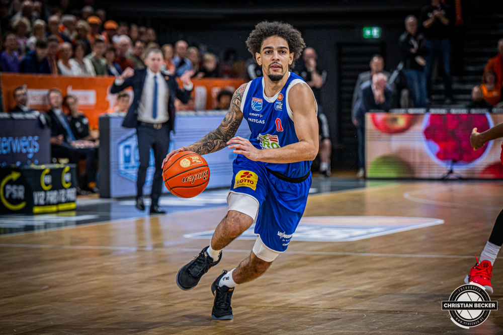 1. Basketball Bundesliga, easyCredit BBL, Saison 2024/2025, Herren, Hauptrunde, 16. Spieltag, 11.01.2025, RASTA Vechta - Syntainics MBC
Michael Devoe (#0 - Syntainics MBC) in Aktion
Schlüsselwörter: 1. Bundesliga;11.01.2025;16. Spieltag;BBL;Basketball;Hauptrunde;Liga;MBC;RASTA;RASTA Dome;Saison 2024/2025;Syntainics;Vechta;Weißenfels;easycredit