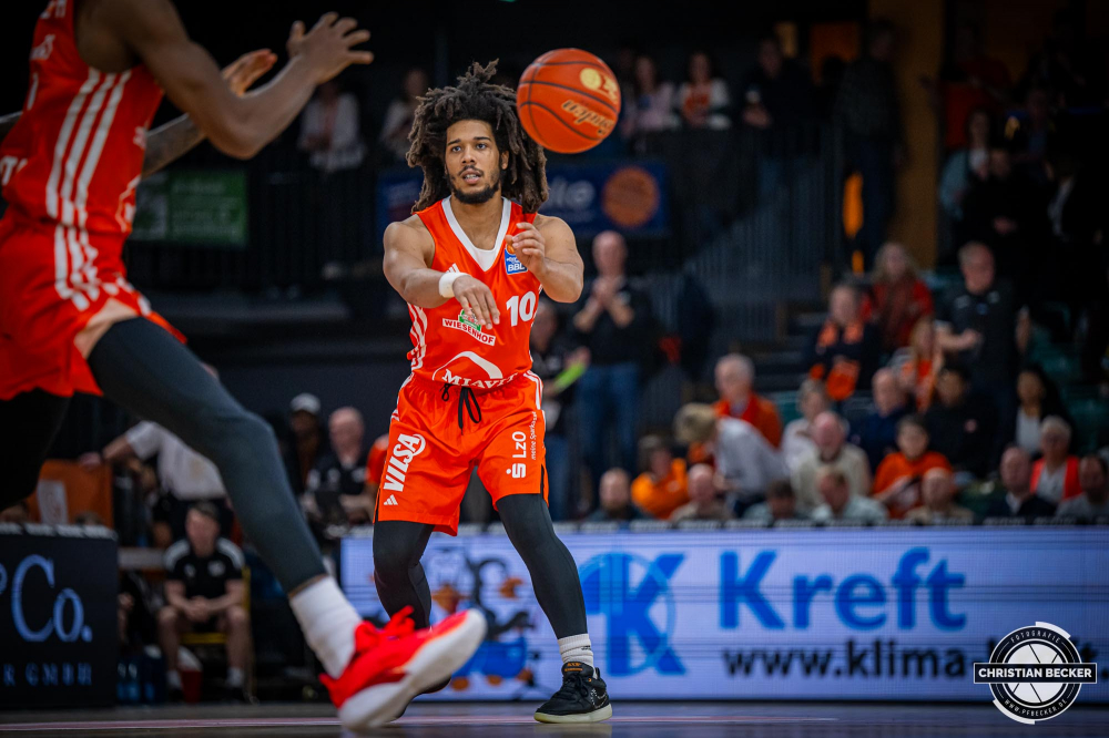 1. Basketball Bundesliga, easyCredit BBL, Saison 2024/2025, Herren, Hauptrunde, 16. Spieltag, 11.01.2025, RASTA Vechta - Syntainics MBC
Tyger Campbell (#10 - RASTA Vechta) in Aktion
Schlüsselwörter: 1. Bundesliga;11.01.2025;16. Spieltag;BBL;Basketball;Hauptrunde;Liga;MBC;RASTA;RASTA Dome;Saison 2024/2025;Syntainics;Vechta;Weißenfels;easycredit