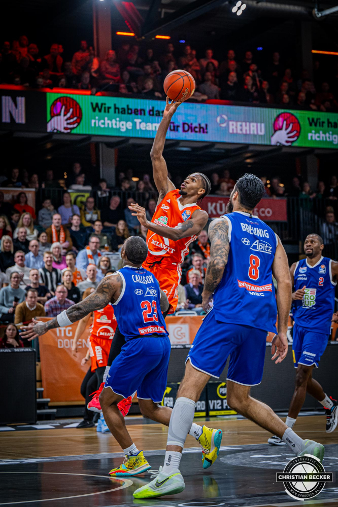 1. Basketball Bundesliga, easyCredit BBL, Saison 2024/2025, Herren, Hauptrunde, 16. Spieltag, 11.01.2025, RASTA Vechta - Syntainics MBC
Brandon Randolph (#8 - RASTA Vechta) beim Jumpshot
Schlüsselwörter: 1. Bundesliga;11.01.2025;16. Spieltag;BBL;Basketball;Hauptrunde;Liga;MBC;RASTA;RASTA Dome;Saison 2024/2025;Syntainics;Vechta;Weißenfels;easycredit