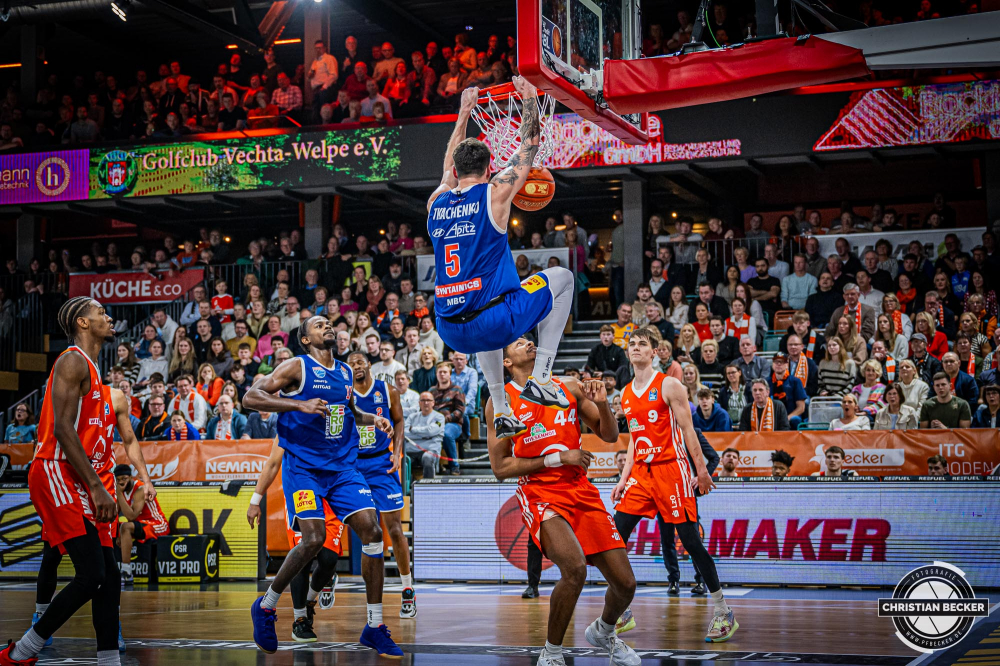 1. Basketball Bundesliga, easyCredit BBL, Saison 2024/2025, Herren, Hauptrunde, 16. Spieltag, 11.01.2025, RASTA Vechta - Syntainics MBC
Ivan Tkachenko (#5 - Syntainics MBC) beim Dunk
Schlüsselwörter: 1. Bundesliga;11.01.2025;16. Spieltag;BBL;Basketball;Hauptrunde;Liga;MBC;RASTA;RASTA Dome;Saison 2024/2025;Syntainics;Vechta;Weißenfels;easycredit