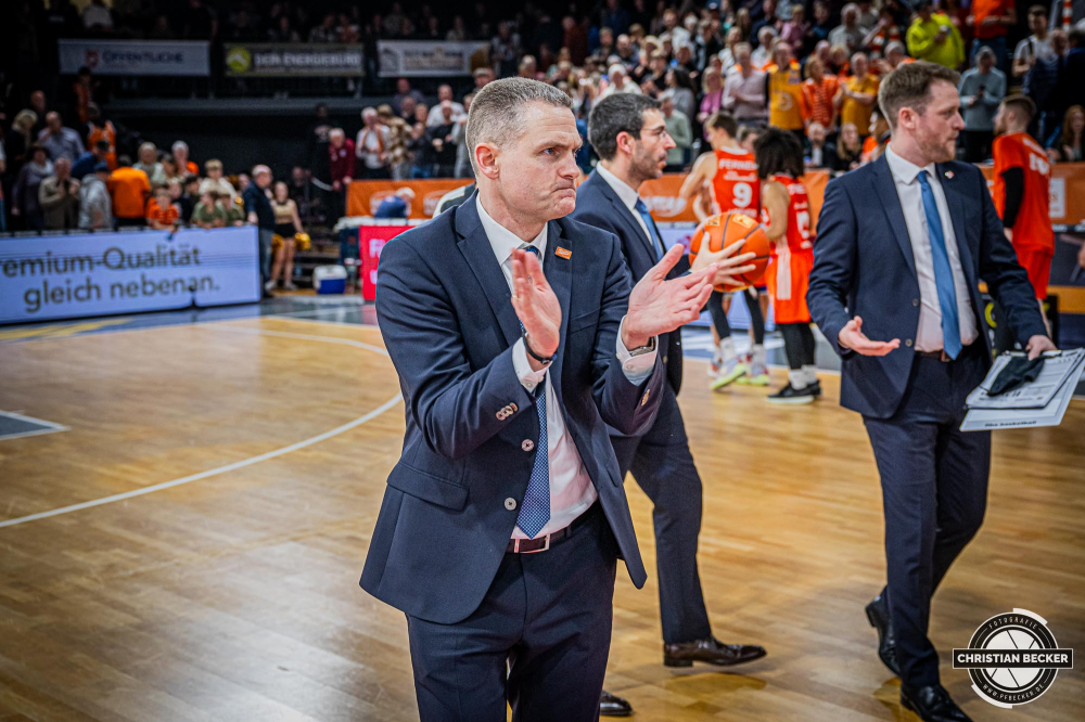 1. Basketball Bundesliga, easyCredit BBL, Saison 2024/2025, Herren, Hauptrunde, 16. Spieltag, 11.01.2025, RASTA Vechta - Syntainics MBC
Martin Schiller (Headcoach - RASTA Vechta) nach der Partie
Schlüsselwörter: 1. Bundesliga;11.01.2025;16. Spieltag;BBL;Basketball;Hauptrunde;Liga;MBC;RASTA;RASTA Dome;Saison 2024/2025;Syntainics;Vechta;Weißenfels;easycredit