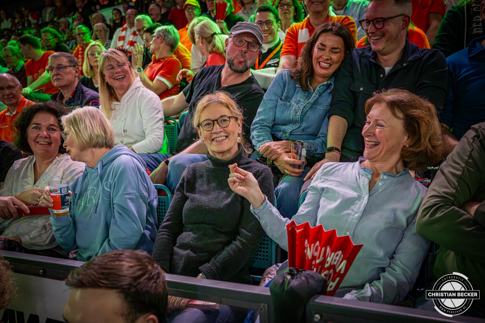 1. Basketball Bundesliga, easyCredit BBL, Saison 2024/2025, Herren, Hauptrunde, 18. Spieltag, 24.01.2025, RASTA Vechta -  Niners Chemnitz
Die Fans von RASTA Vechta w&auml;hrend der Partie
Schlüsselwörter: 1. Bundesliga;18. Spieltag;24.01.2025;BBL;Basketball;Chemnitz;Hauptrunde;Liga;NINERS;RASTA;RASTA Dome;Saison 2024/2025;Vechta;easycredit