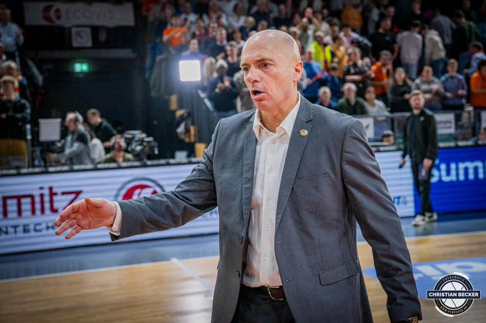 1. Basketball Bundesliga, easyCredit BBL, Saison 2024/2025, Herren, Hauptrunde, 18. Spieltag, 24.01.2025, RASTA Vechta -  Niners Chemnitz
Rodrigo Pastore (Headcoach Niners Chemnitz) nach der Partie
Schlüsselwörter: 1. Bundesliga;18. Spieltag;24.01.2025;BBL;Basketball;Chemnitz;Hauptrunde;Liga;NINERS;RASTA;RASTA Dome;Saison 2024/2025;Vechta;easycredit