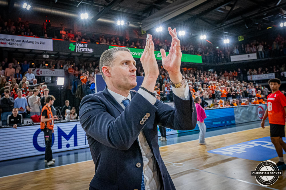 1. Basketball Bundesliga, easyCredit BBL, Saison 2024/2025, Herren, Hauptrunde, 18. Spieltag, 24.01.2025, RASTA Vechta -  Niners Chemnitz
Martin Schiller (Headcoach - RASTA Vechta) nach der Partie
Schlüsselwörter: 1. Bundesliga;18. Spieltag;24.01.2025;BBL;Basketball;Chemnitz;Hauptrunde;Liga;NINERS;RASTA;RASTA Dome;Saison 2024/2025;Vechta;easycredit