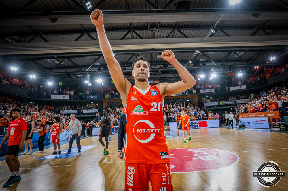 1. Basketball Bundesliga, easyCredit BBL, Saison 2024/2025, Herren, Hauptrunde, 18. Spieltag, 24.01.2025, RASTA Vechta -  Niners Chemnitz
Joel Aminu (#21 - RASTA Vechta) nach der Partie
Schlüsselwörter: 1. Bundesliga;18. Spieltag;24.01.2025;BBL;Basketball;Chemnitz;Hauptrunde;Liga;NINERS;RASTA;RASTA Dome;Saison 2024/2025;Vechta;easycredit