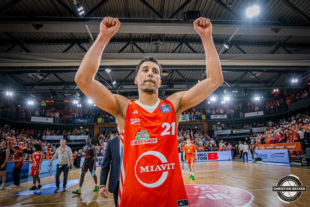 1. Basketball Bundesliga, easyCredit BBL, Saison 2024/2025, Herren, Hauptrunde, 18. Spieltag, 24.01.2025, RASTA Vechta -  Niners Chemnitz
Joel Aminu (#21 - RASTA Vechta) nach der Partie
Schlüsselwörter: 1. Bundesliga;18. Spieltag;24.01.2025;BBL;Basketball;Chemnitz;Hauptrunde;Liga;NINERS;RASTA;RASTA Dome;Saison 2024/2025;Vechta;easycredit