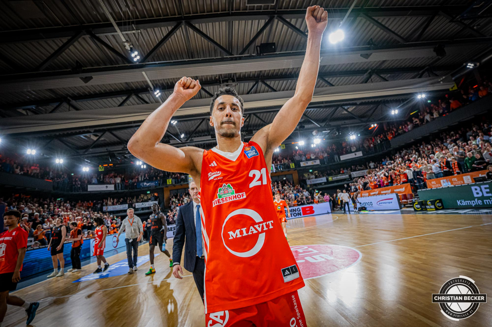 1. Basketball Bundesliga, easyCredit BBL, Saison 2024/2025, Herren, Hauptrunde, 18. Spieltag, 24.01.2025, RASTA Vechta -  Niners Chemnitz
Joel Aminu (#21 - RASTA Vechta) nach der Partie
Schlüsselwörter: 1. Bundesliga;18. Spieltag;24.01.2025;BBL;Basketball;Chemnitz;Hauptrunde;Liga;NINERS;RASTA;RASTA Dome;Saison 2024/2025;Vechta;easycredit