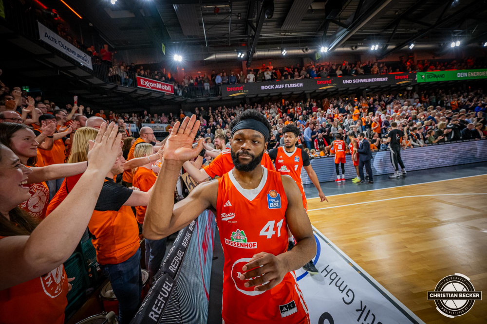 1. Basketball Bundesliga, easyCredit BBL, Saison 2024/2025, Herren, Hauptrunde, 18. Spieltag, 24.01.2025, RASTA Vechta -  Niners Chemnitz
Lloyd Pandi (#41 - RASTA Vechta) nach der Partie
Schlüsselwörter: 1. Bundesliga;18. Spieltag;24.01.2025;BBL;Basketball;Chemnitz;Hauptrunde;Liga;NINERS;RASTA;RASTA Dome;Saison 2024/2025;Vechta;easycredit