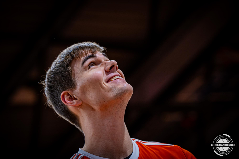 1. Basketball Bundesliga, easyCredit BBL, Saison 2024/2025, Herren, Hauptrunde, 3. Spieltag, 30.01.2025, RASTA Vechta -  L&ouml;wen Braunschweig
Joschka Ferner (#9 - RASTA Vechta) vor der Partie
Schlüsselwörter: 1. Bundesliga;3. Spieltag;30.01.2025;BBL;Basketball;Braunschweig;Hauptrunde;Liga;L&ouml;wen;RASTA;RASTA Dome;Saison 2024/2025;Vechta;easycredit