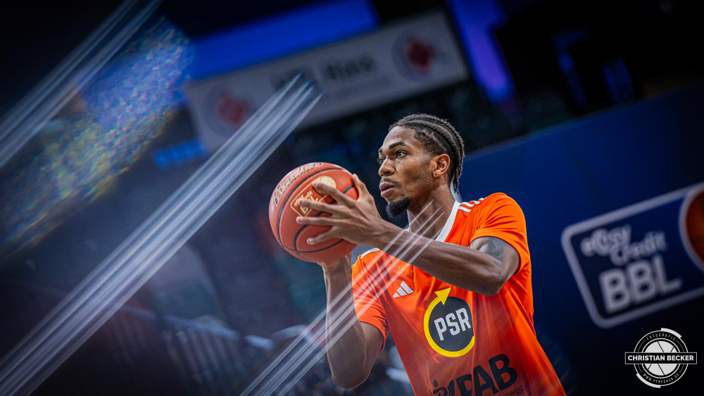 1. Basketball Bundesliga, easyCredit BBL, Saison 2024/2025, Herren, Hauptrunde, 3. Spieltag, 30.01.2025, RASTA Vechta -  L&ouml;wen Braunschweig
Brandon Randolph (#8 - RASTA Vechta) vor der Partie
Schlüsselwörter: 1. Bundesliga;3. Spieltag;30.01.2025;BBL;Basketball;Braunschweig;Hauptrunde;Liga;L&ouml;wen;RASTA;RASTA Dome;Saison 2024/2025;Vechta;easycredit