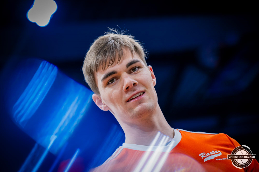 1. Basketball Bundesliga, easyCredit BBL, Saison 2024/2025, Herren, Hauptrunde, 3. Spieltag, 30.01.2025, RASTA Vechta -  L&ouml;wen Braunschweig
Joschka Ferner (#9 - RASTA Vechta) vor der Partie
Schlüsselwörter: 1. Bundesliga;3. Spieltag;30.01.2025;BBL;Basketball;Braunschweig;Hauptrunde;Liga;L&ouml;wen;RASTA;RASTA Dome;Saison 2024/2025;Vechta;easycredit