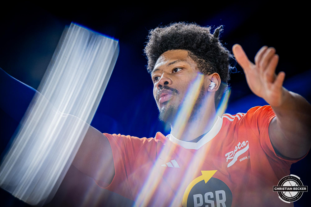 1. Basketball Bundesliga, easyCredit BBL, Saison 2024/2025, Herren, Hauptrunde, 3. Spieltag, 30.01.2025, RASTA Vechta -  L&ouml;wen Braunschweig
Jayden Gardner (#1 - RASTA Vechta) vor der Partie
Schlüsselwörter: 1. Bundesliga;3. Spieltag;30.01.2025;BBL;Basketball;Braunschweig;Hauptrunde;Liga;L&ouml;wen;RASTA;RASTA Dome;Saison 2024/2025;Vechta;easycredit