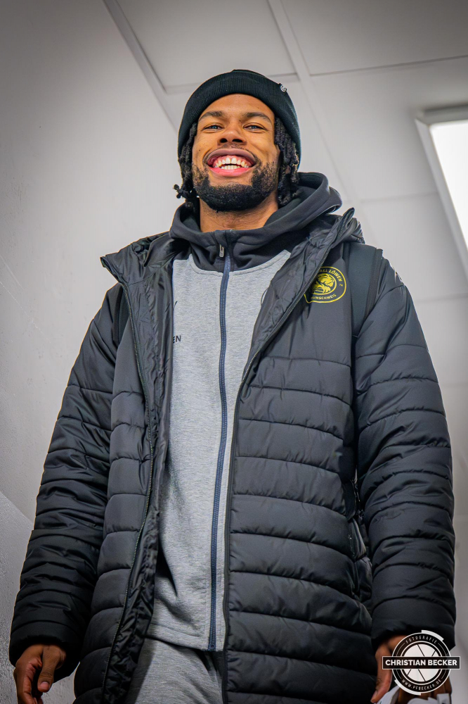 1. Basketball Bundesliga, easyCredit BBL, Saison 2024/2025, Herren, Hauptrunde, 3. Spieltag, 30.01.2025, RASTA Vechta -  L&ouml;wen Braunschweig
Chip Flanigan (#11 - Basketball L&ouml;wen Braunschweig) vor der Partie
Schlüsselwörter: 1. Bundesliga;3. Spieltag;30.01.2025;BBL;Basketball;Braunschweig;Hauptrunde;Liga;L&ouml;wen;RASTA;RASTA Dome;Saison 2024/2025;Vechta;easycredit