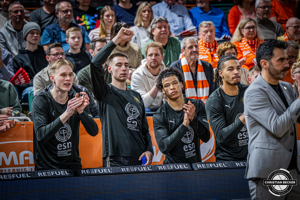 1. Basketball Bundesliga, easyCredit BBL, Saison 2024/2025, Herren, Hauptrunde, 3. Spieltag, 30.01.2025, RASTA Vechta -  L&ouml;wen Braunschweig
Das Team der Basketball L&ouml;wen Braunschweig w&auml;hrend der Partie
Schlüsselwörter: 1. Bundesliga;3. Spieltag;30.01.2025;BBL;Basketball;Braunschweig;Hauptrunde;Liga;L&ouml;wen;RASTA;RASTA Dome;Saison 2024/2025;Vechta;easycredit