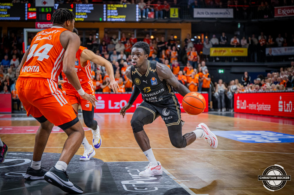 1. Basketball Bundesliga, easyCredit BBL, Saison 2024/2025, Herren, Hauptrunde, 3. Spieltag, 30.01.2025, RASTA Vechta -  L&ouml;wen Braunschweig
Barra Njie (#13 - Basketball L&ouml;wen Braunschweig) in Aktion
Schlüsselwörter: 1. Bundesliga;3. Spieltag;30.01.2025;BBL;Basketball;Braunschweig;Hauptrunde;Liga;L&ouml;wen;RASTA;RASTA Dome;Saison 2024/2025;Vechta;easycredit