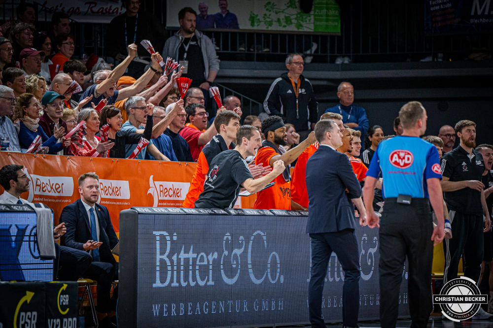 1. Basketball Bundesliga, easyCredit BBL, Saison 2024/2025, Herren, Hauptrunde, 3. Spieltag, 30.01.2025, RASTA Vechta -  L&ouml;wen Braunschweig
Das Team von RASTA Vechta w&auml;hrend der Partie
Schlüsselwörter: 1. Bundesliga;3. Spieltag;30.01.2025;BBL;Basketball;Braunschweig;Hauptrunde;Liga;L&ouml;wen;RASTA;RASTA Dome;Saison 2024/2025;Vechta;easycredit