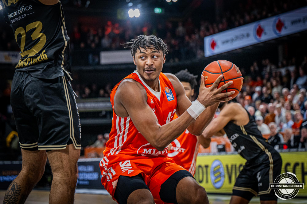 1. Basketball Bundesliga, easyCredit BBL, Saison 2024/2025, Herren, Hauptrunde, 3. Spieltag, 30.01.2025, RASTA Vechta -  L&ouml;wen Braunschweig
Isaiah Cozart (#44 - RASTA Vechta) in Aktion
Schlüsselwörter: 1. Bundesliga;3. Spieltag;30.01.2025;BBL;Basketball;Braunschweig;Hauptrunde;Liga;L&ouml;wen;RASTA;RASTA Dome;Saison 2024/2025;Vechta;easycredit