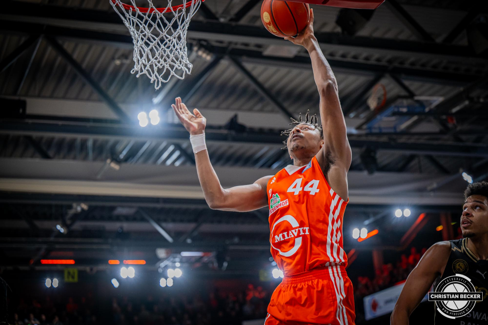 1. Basketball Bundesliga, easyCredit BBL, Saison 2024/2025, Herren, Hauptrunde, 3. Spieltag, 30.01.2025, RASTA Vechta -  L&ouml;wen Braunschweig
Isaiah Cozart (#44 - RASTA Vechta) beim Korbleger
Schlüsselwörter: 1. Bundesliga;3. Spieltag;30.01.2025;BBL;Basketball;Braunschweig;Hauptrunde;Liga;L&ouml;wen;RASTA;RASTA Dome;Saison 2024/2025;Vechta;easycredit