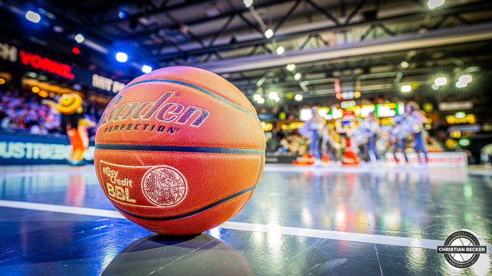 1. Basketball Bundesliga, easyCredit BBL, Saison 2024/2025, Herren, Hauptrunde, 3. Spieltag, 30.01.2025, RASTA Vechta -  L&ouml;wen Braunschweig
Der Spielball der easyCredit Basketball Bundesliga w&auml;hrend der Partie
Schlüsselwörter: 1. Bundesliga;3. Spieltag;30.01.2025;BBL;Basketball;Braunschweig;Hauptrunde;Liga;L&ouml;wen;RASTA;RASTA Dome;Saison 2024/2025;Vechta;easycredit