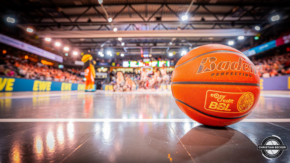 1. Basketball Bundesliga, easyCredit BBL, Saison 2024/2025, Herren, Hauptrunde, 3. Spieltag, 30.01.2025, RASTA Vechta -  L&ouml;wen Braunschweig
Der Spielball der easyCredit Basketball Bundesliga w&auml;hrend der Partie
Schlüsselwörter: 1. Bundesliga;3. Spieltag;30.01.2025;BBL;Basketball;Braunschweig;Hauptrunde;Liga;L&ouml;wen;RASTA;RASTA Dome;Saison 2024/2025;Vechta;easycredit