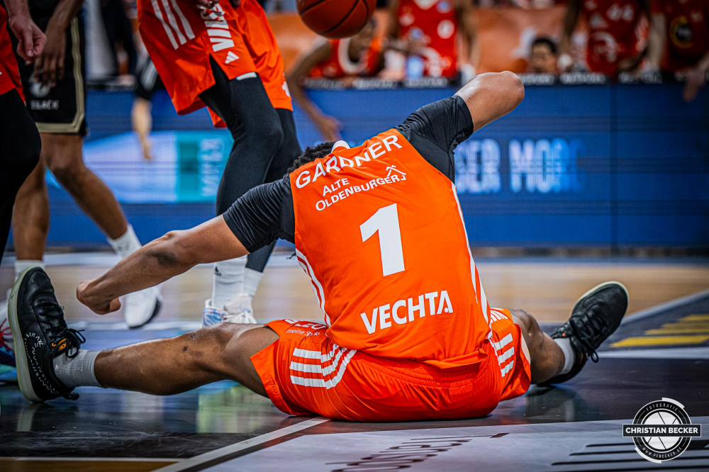 1. Basketball Bundesliga, easyCredit BBL, Saison 2024/2025, Herren, Hauptrunde, 3. Spieltag, 30.01.2025, RASTA Vechta -  L&ouml;wen Braunschweig
Jayden Gardner (#1 - RASTA Vechta) w&auml;hrend der Partie
Schlüsselwörter: 1. Bundesliga;3. Spieltag;30.01.2025;BBL;Basketball;Braunschweig;Hauptrunde;Liga;L&ouml;wen;RASTA;RASTA Dome;Saison 2024/2025;Vechta;easycredit