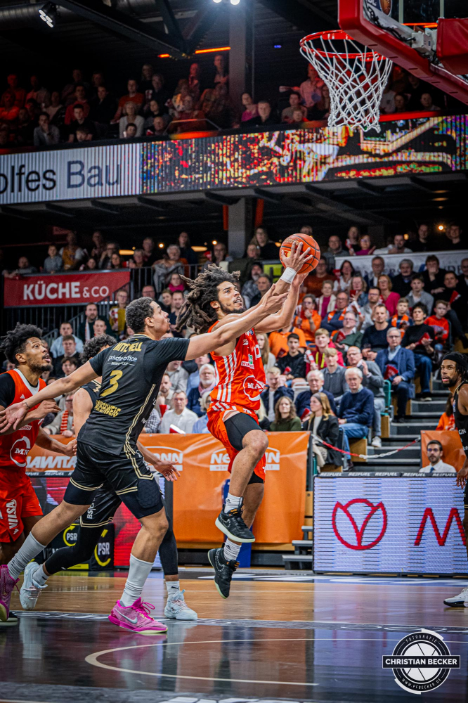 1. Basketball Bundesliga, easyCredit BBL, Saison 2024/2025, Herren, Hauptrunde, 3. Spieltag, 30.01.2025, RASTA Vechta -  L&ouml;wen Braunschweig
Tyger Campbell (#10 - RASTA Vechta) beim Korbleger
Schlüsselwörter: 1. Bundesliga;3. Spieltag;30.01.2025;BBL;Basketball;Braunschweig;Hauptrunde;Liga;L&ouml;wen;RASTA;RASTA Dome;Saison 2024/2025;Vechta;easycredit
