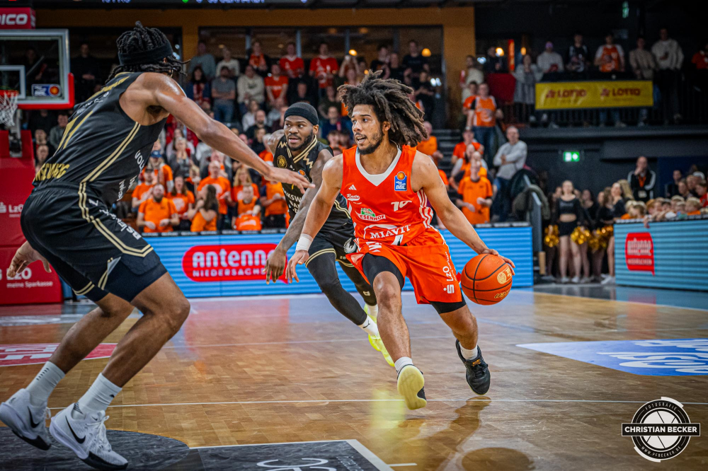 1. Basketball Bundesliga, easyCredit BBL, Saison 2024/2025, Herren, Hauptrunde, 3. Spieltag, 30.01.2025, RASTA Vechta -  L&ouml;wen Braunschweig
Tyger Campbell (#10 - RASTA Vechta) in Aktion
Schlüsselwörter: 1. Bundesliga;3. Spieltag;30.01.2025;BBL;Basketball;Braunschweig;Hauptrunde;Liga;L&ouml;wen;RASTA;RASTA Dome;Saison 2024/2025;Vechta;easycredit