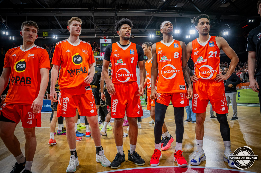 1. Basketball Bundesliga, easyCredit BBL, Saison 2024/2025, Herren, Hauptrunde, 3. Spieltag, 30.01.2025, RASTA Vechta -  L&ouml;wen Braunschweig
Das Team von RASTA Vechta nach der Partie
Schlüsselwörter: 1. Bundesliga;3. Spieltag;30.01.2025;BBL;Basketball;Braunschweig;Hauptrunde;Liga;L&ouml;wen;RASTA;RASTA Dome;Saison 2024/2025;Vechta;easycredit
