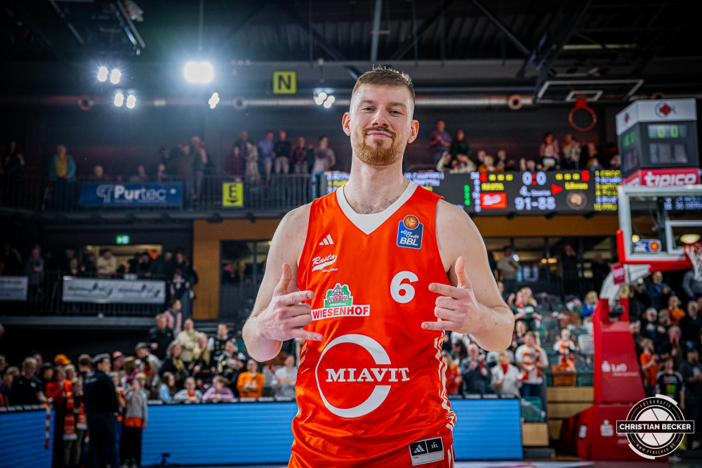 1. Basketball Bundesliga, easyCredit BBL, Saison 2024/2025, Herren, Hauptrunde, 3. Spieltag, 30.01.2025, RASTA Vechta -  L&ouml;wen Braunschweig
Luc van Slooten (#6 - RASTA Vechta) nach der Partie
Schlüsselwörter: 1. Bundesliga;3. Spieltag;30.01.2025;BBL;Basketball;Braunschweig;Hauptrunde;Liga;L&ouml;wen;RASTA;RASTA Dome;Saison 2024/2025;Vechta;easycredit