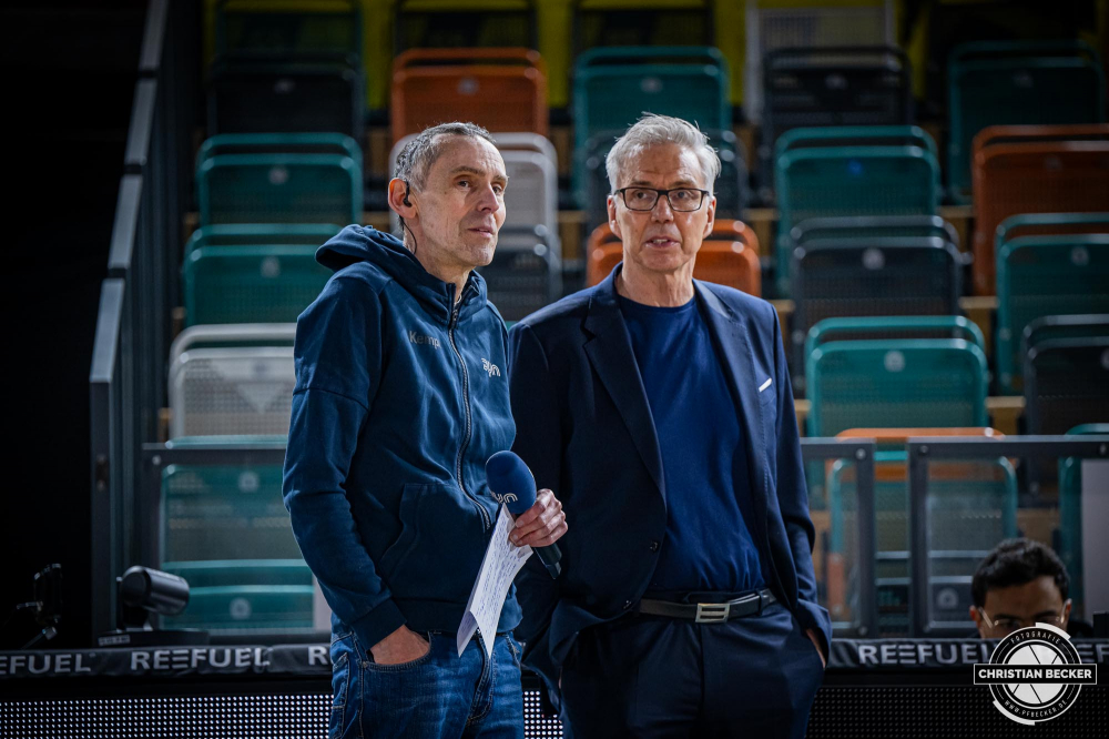 1. Basketball Bundesliga, easyCredit BBL, Saison 2024/2025, Herren, Hauptrunde, 20. Spieltag, 09.02.2025, RASTA Vechta - FC Bayern M&uuml;nchen Basketball
Gordon Herbert (Headcoach FC Bayern M&uuml;nchen Basketball) im Gespr&auml;ch mit Stefan Koch (Moderator DYN Media)
Schlüsselwörter: 09.02.2025;1. Bundesliga;20. Spieltag;BBL;Basketball;Bayern;FC;Hauptrunde;Liga;M&uuml;nchen;RASTA;RASTA Dome;Saison 2024/2025;Vechta;easycredit