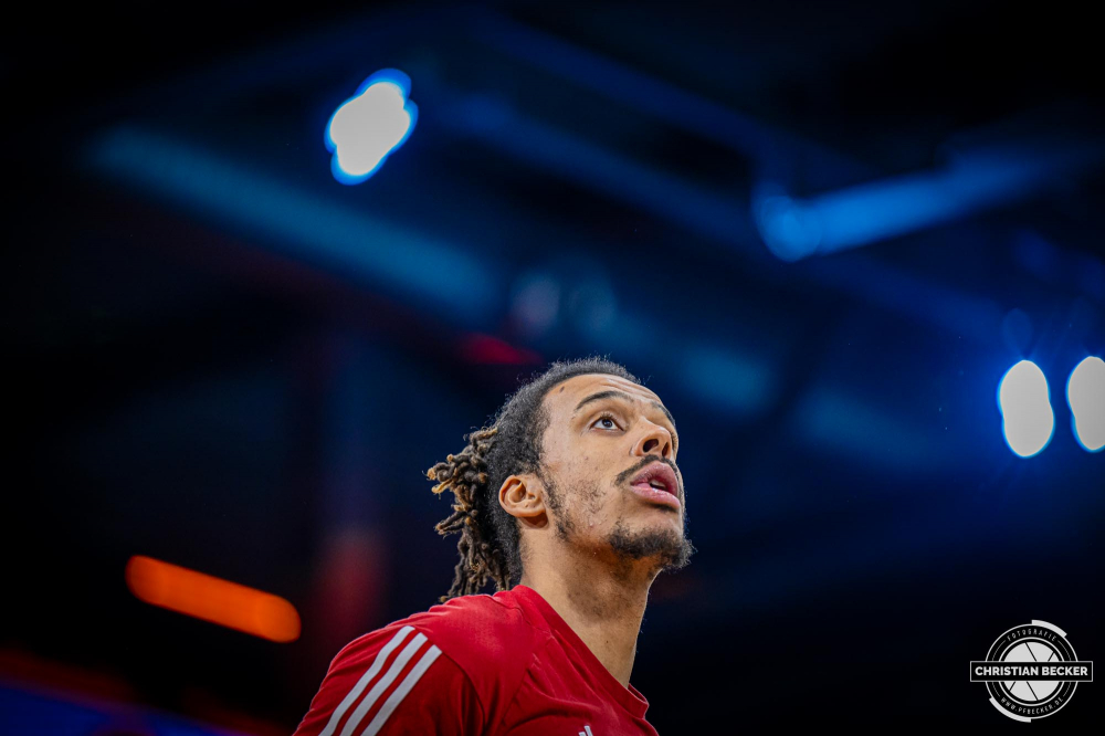 1. Basketball Bundesliga, easyCredit BBL, Saison 2024/2025, Herren, Hauptrunde, 20. Spieltag, 09.02.2025, RASTA Vechta - FC Bayern M&uuml;nchen Basketball
Kevin Yebo (#53 - FC Bayern M&uuml;nchen Basketball) vor der Partie
Schlüsselwörter: 09.02.2025;1. Bundesliga;20. Spieltag;BBL;Basketball;Bayern;FC;Hauptrunde;Liga;M&uuml;nchen;RASTA;RASTA Dome;Saison 2024/2025;Vechta;easycredit