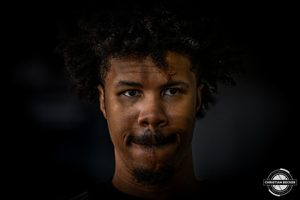 1. Basketball Bundesliga, easyCredit BBL, Saison 2024/2025, Herren, Hauptrunde, 20. Spieltag, 09.02.2025, RASTA Vechta - FC Bayern M&uuml;nchen Basketball
Mike Bothwell (#0 - RASTA Vechta) vor der Partie
Schlüsselwörter: 09.02.2025;1. Bundesliga;20. Spieltag;BBL;Basketball;Bayern;FC;Hauptrunde;Liga;M&uuml;nchen;RASTA;RASTA Dome;Saison 2024/2025;Vechta;easycredit