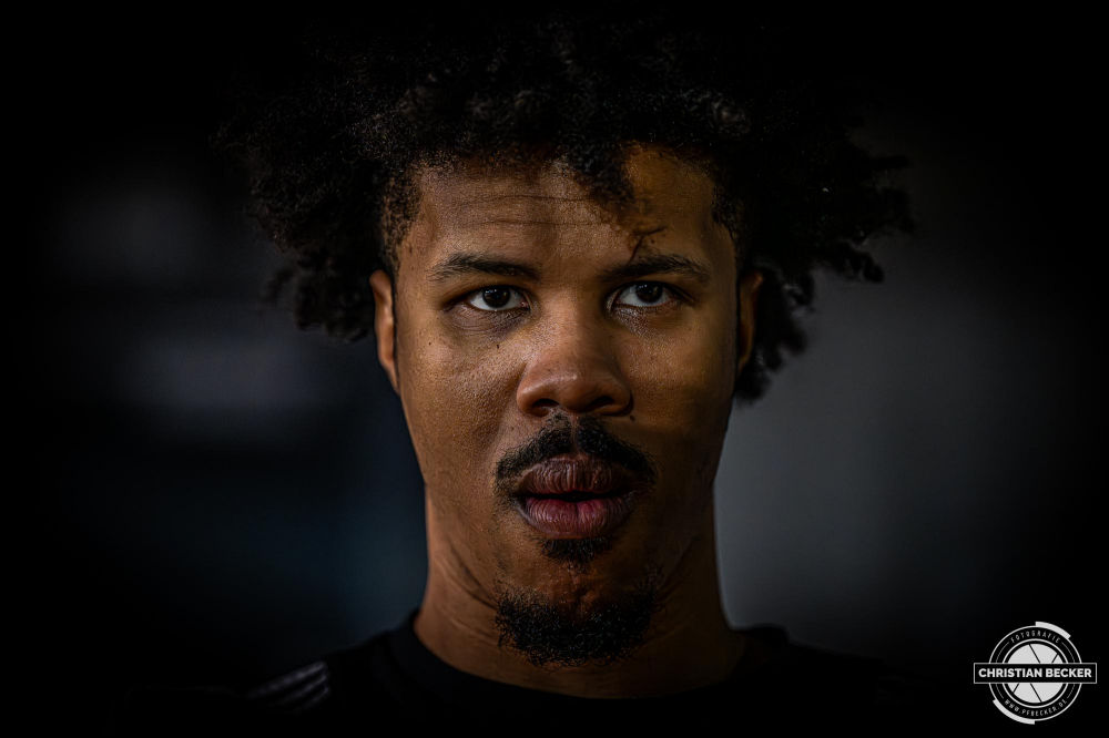 1. Basketball Bundesliga, easyCredit BBL, Saison 2024/2025, Herren, Hauptrunde, 20. Spieltag, 09.02.2025, RASTA Vechta - FC Bayern M&uuml;nchen Basketball
Mike Bothwell (#0 - RASTA Vechta) vor der Partie
Schlüsselwörter: 09.02.2025;1. Bundesliga;20. Spieltag;BBL;Basketball;Bayern;FC;Hauptrunde;Liga;M&uuml;nchen;RASTA;RASTA Dome;Saison 2024/2025;Vechta;easycredit